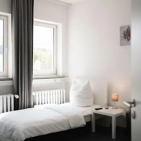 Ein, Zwei- Oder Mehrbettzimmer/ Monteurszimmer *